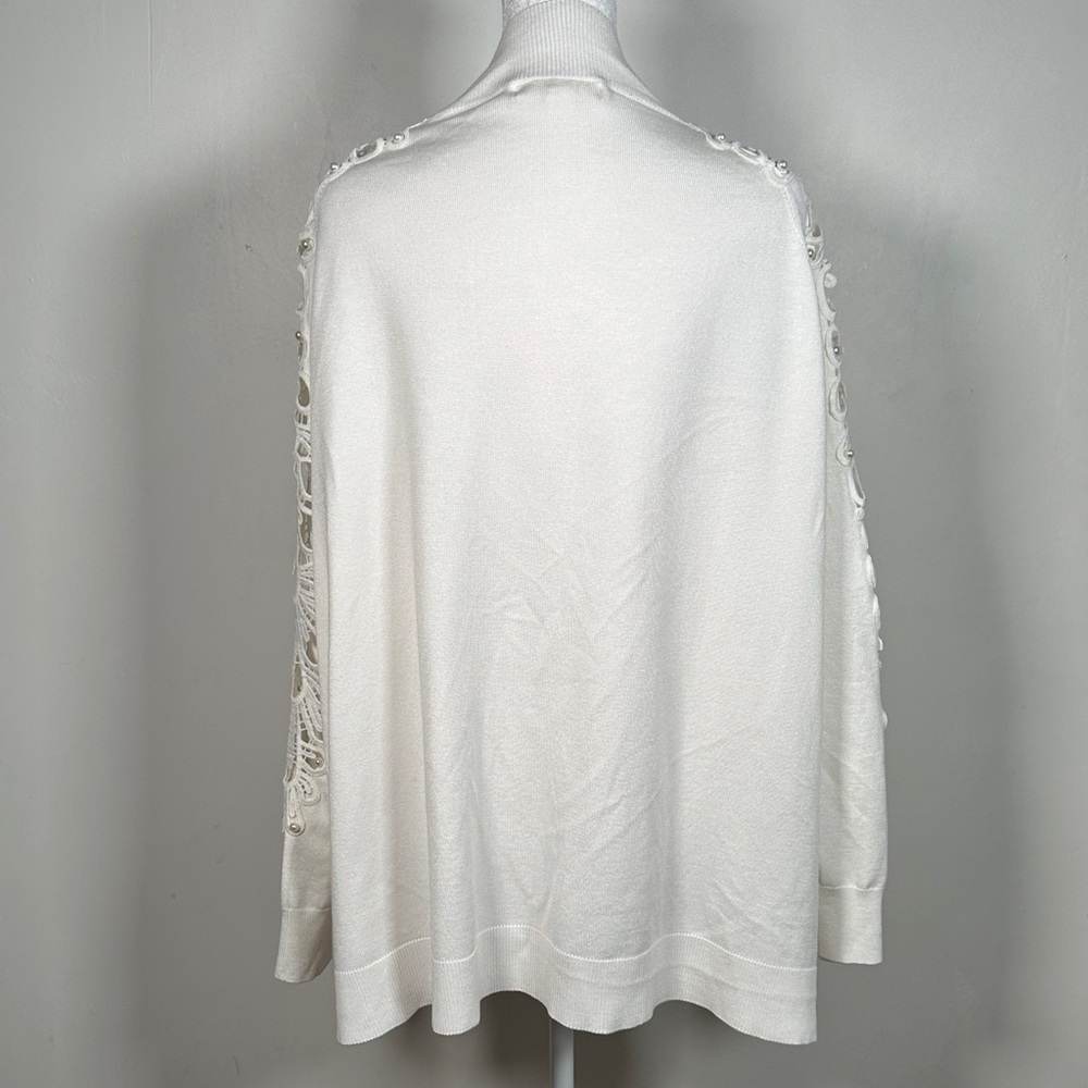 Cardigan White Lace Sleeve With details on Delicate pearls - Picture 9 of 12